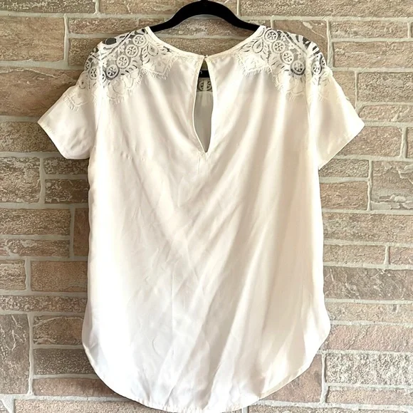 Abercrombie & Fitch Lace Shoulder Panel Top - Picture 2 of 4